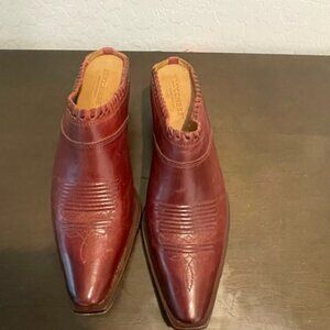 CHARLIE 1 HORSE by Lucchese brown Western mules / slides Women’s (7.5-B)
